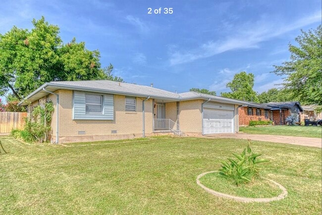 Primary Photo - 314 NW Compass Dr