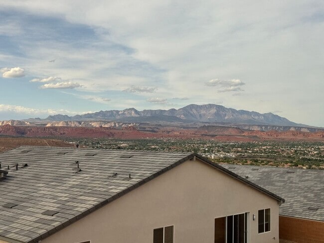 Building Photo - Brand New!!!  Beautiful 4 Bedroom Divario Home! VIEWS VIEWS VIEWS!!!