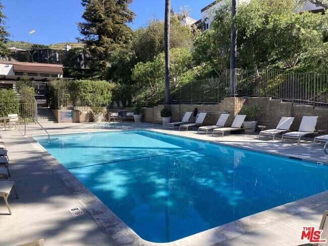 Building Photo - 1506 Palisades Dr