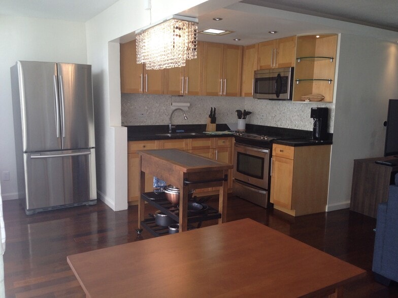 Building Photo - 2609 Ala Wai Blvd