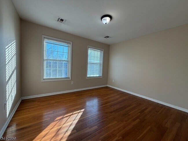 Building Photo - 105 Churchill Ave