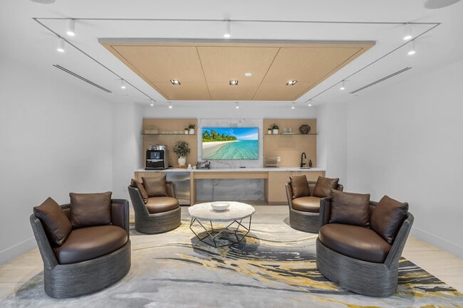 Building Photo - 305 Briny Ave