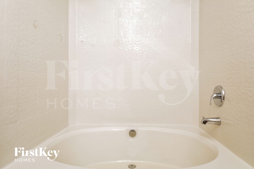 Building Photo - 6 Halsey Pl
