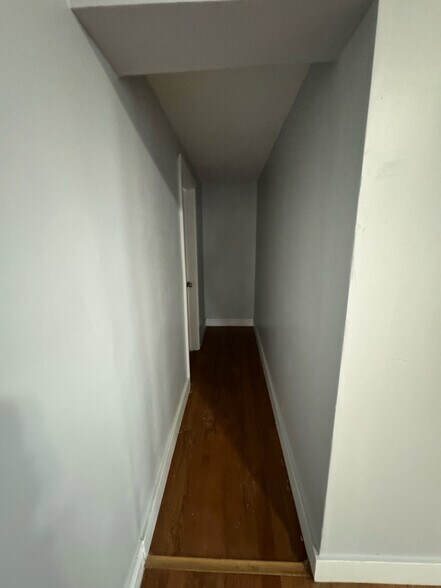 Building Photo - 827 S 14th St