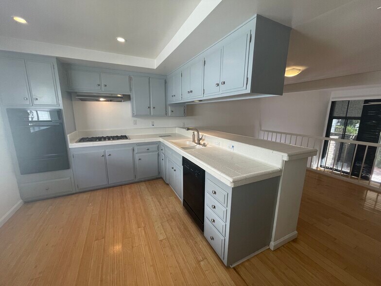 Building Photo - 4723 La Villa Marina Ln