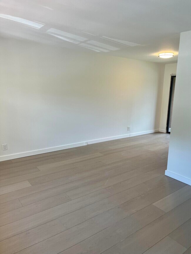 Building Photo - 4243 Oak Terrace Dr