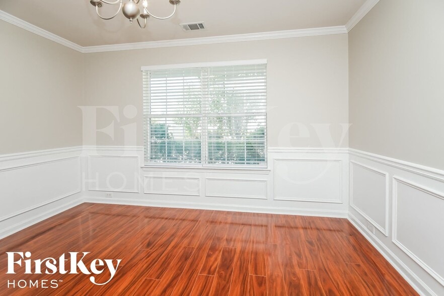 Building Photo - 483 Baywood Way