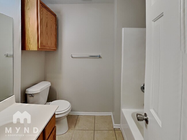 Building Photo - 528 N Brentwood Ave