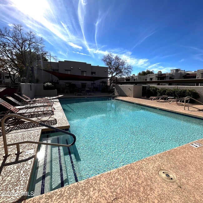 Building Photo - 7300 N Dreamy Draw Dr