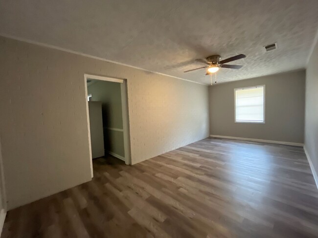 Building Photo - 2300 Welch Dr