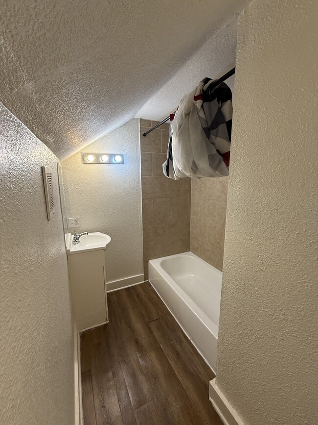 Building Photo - 353 Sherburne Ave