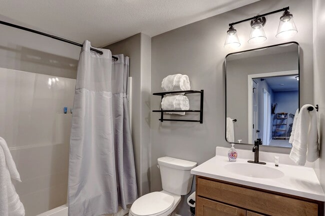 Building Photo - New 3Br, 2.5 Bath @ Willow Cascades!