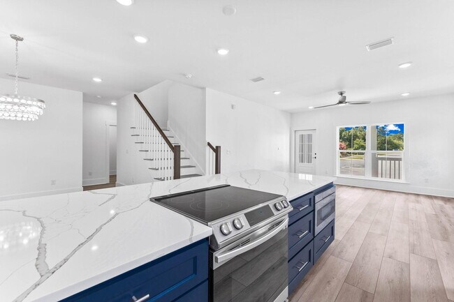 Building Photo - 70 Oakley Ct