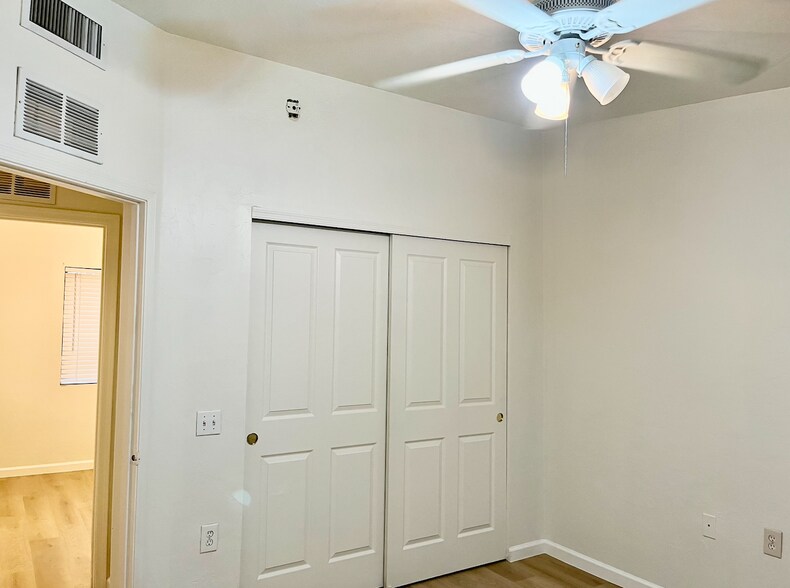 Building Photo - 4454 E 3rd St