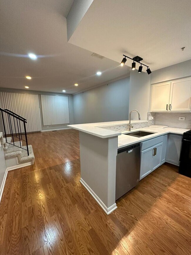 Building Photo - 1133 Cambria Ln N