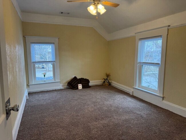 Building Photo - 629 Otter Ave