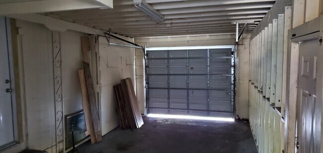 Building Photo - 1425 40th St S