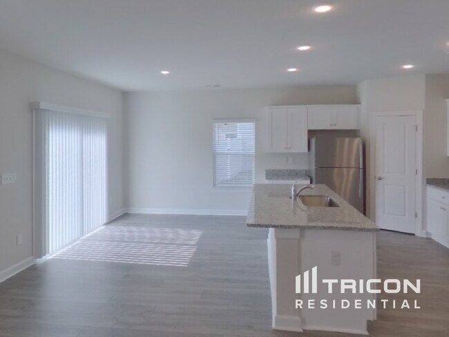 Building Photo - 3427 Quintana Dr