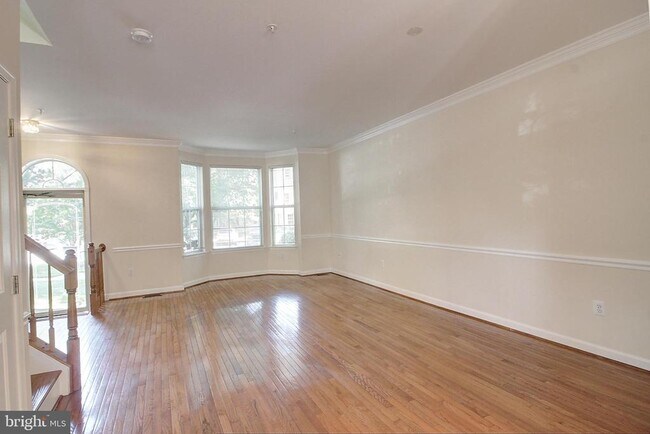 Building Photo - 8864 Briarcliff Ln
