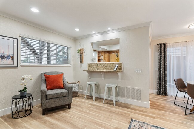 Building Photo - Furnished 3BR PB Gem – Walk to Beach & Bay