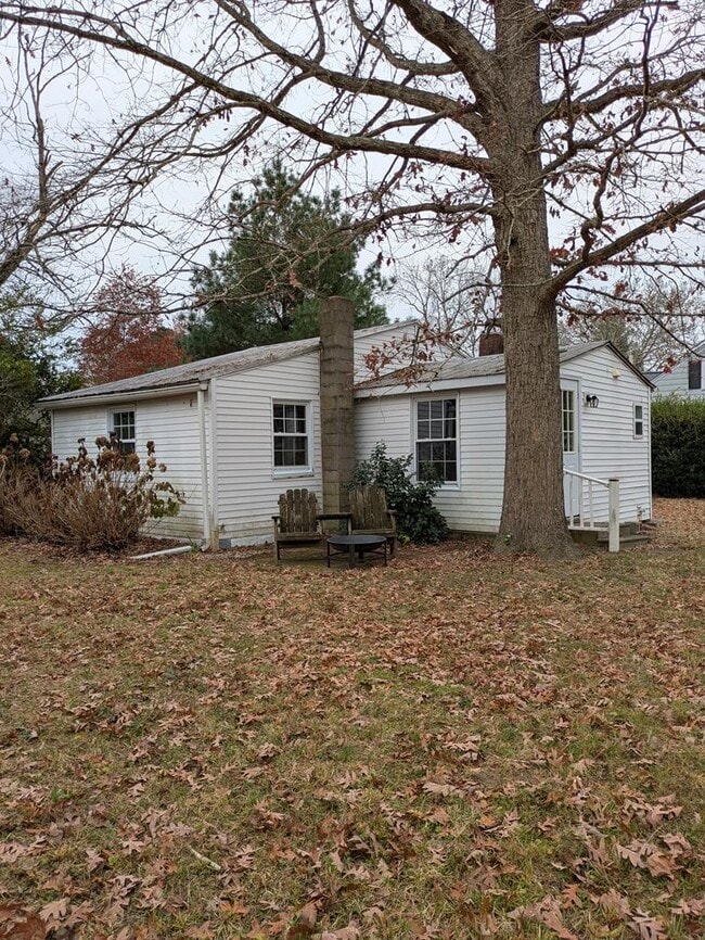 Building Photo - 12 Holly St