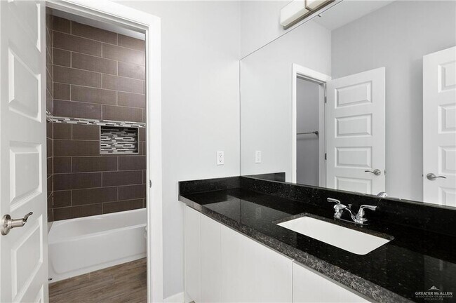 Building Photo - 3911 Valeria St