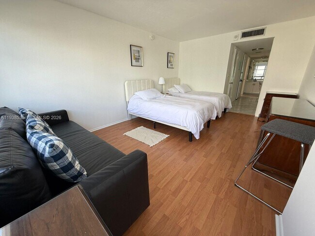 Building Photo - 6039 Collins Ave