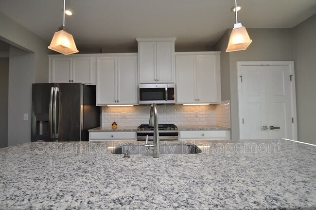 Building Photo - 200 Misty Pike Dr