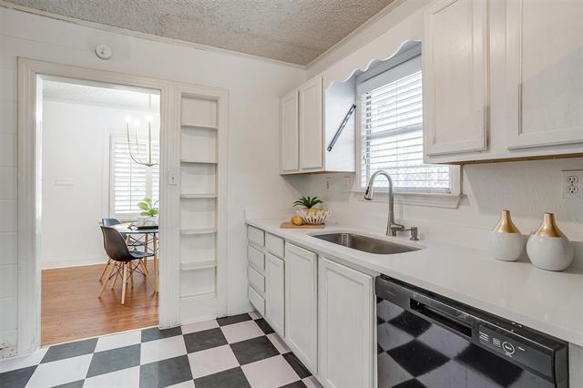 Building Photo - 3824 Birchman Ave