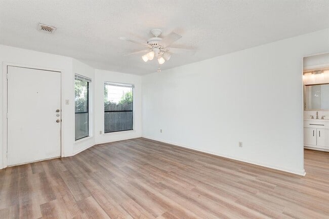 Building Photo - 13341 Water Oak Ln