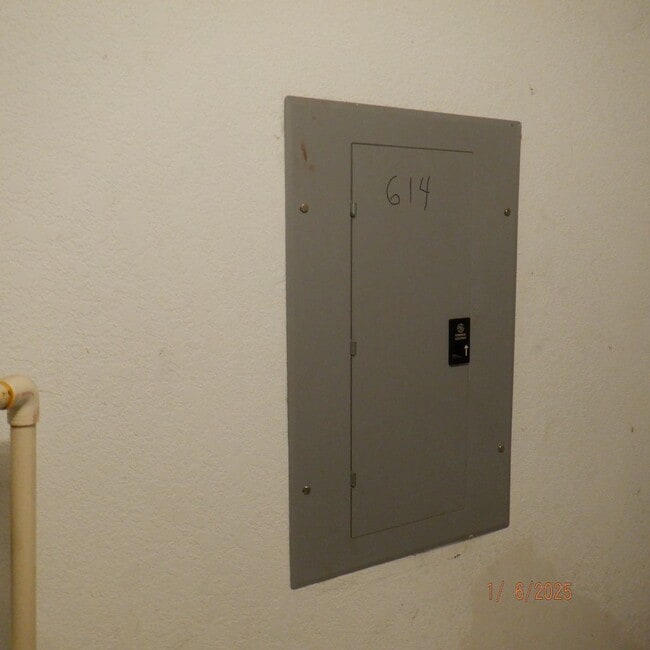 Building Photo - 83-3-2