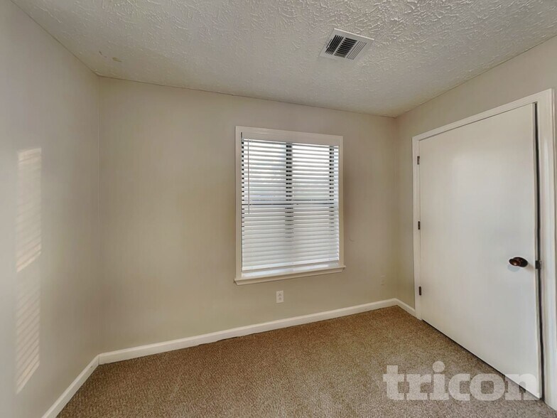 Building Photo - 308 Knollwood Ln