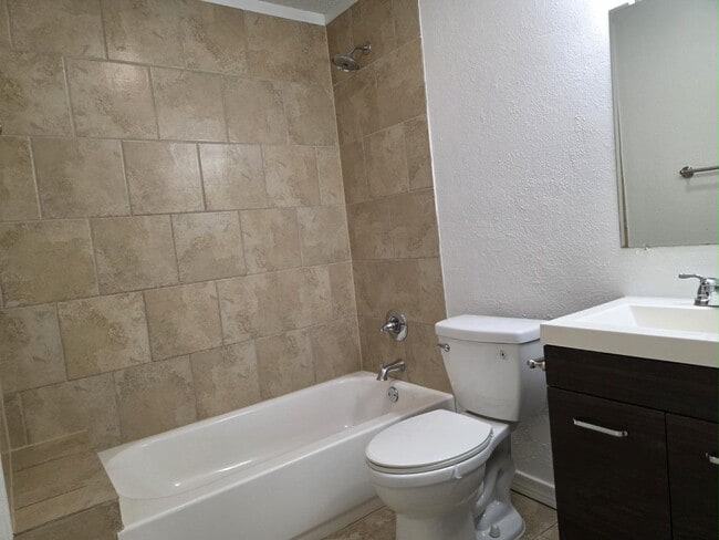 Building Photo - 7206-7206 Vista Cliff Dr