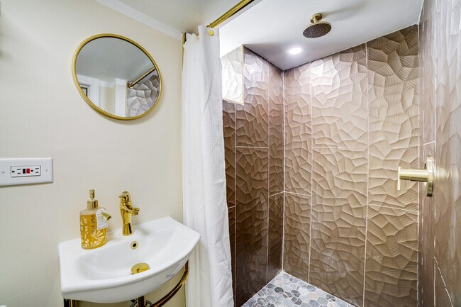 Building Photo - 9830 S Yates Ave