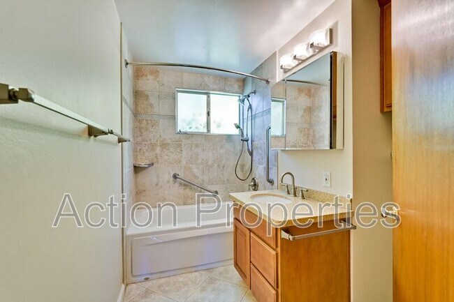 Building Photo - 834 Orange Ave