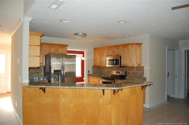 Building Photo - 1165 Greenbriar Dr