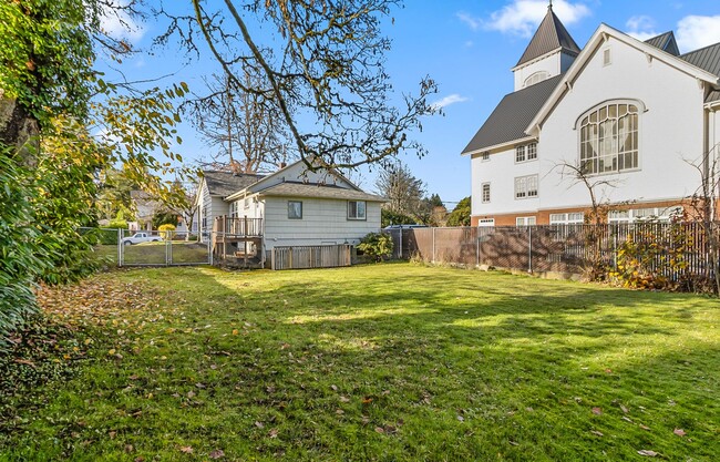 Building Photo - Historic Charm in the Heart of Snohomish