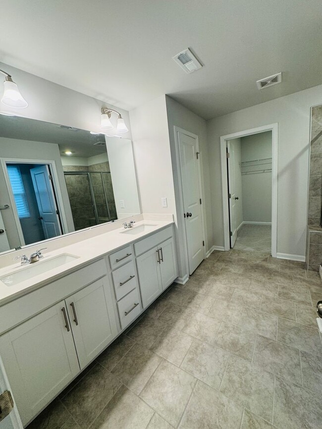 Building Photo - Wonderful 3 bed home