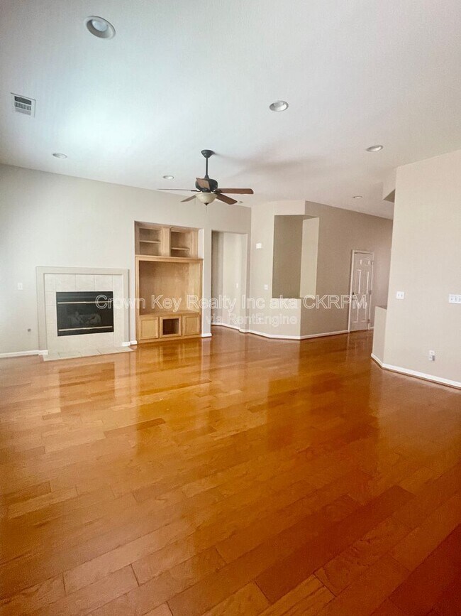 Building Photo - 4725 Dandelion Loop