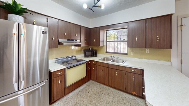 Building Photo - 502 N Beverly Ave