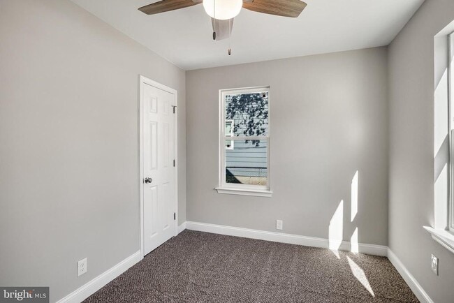 Building Photo - 104 W Park Ave