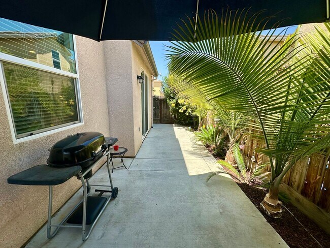 Building Photo - Stunning 3-Bed, 2.5-Bath Home Near Clovis ...