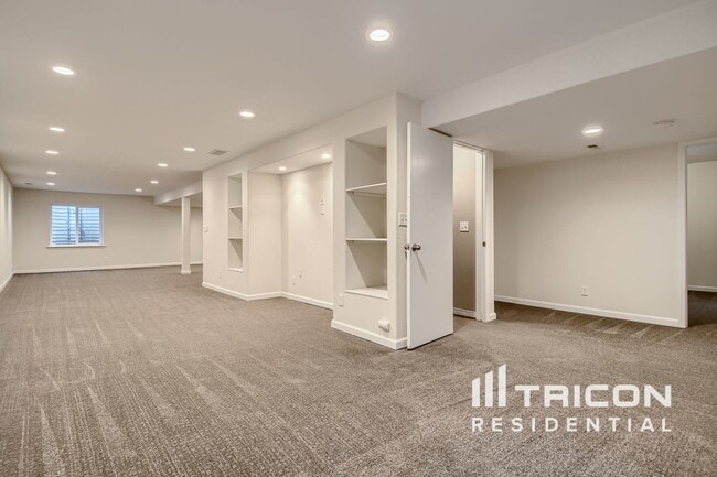 Building Photo - 305 Disc Ln