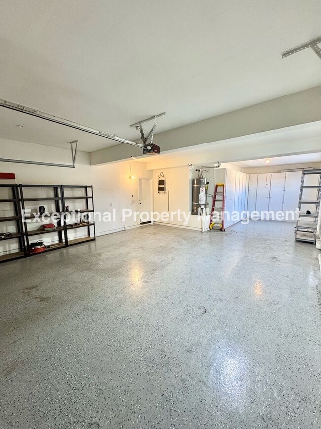 Building Photo - Ready to move in 4 bedroom 4 bath home!