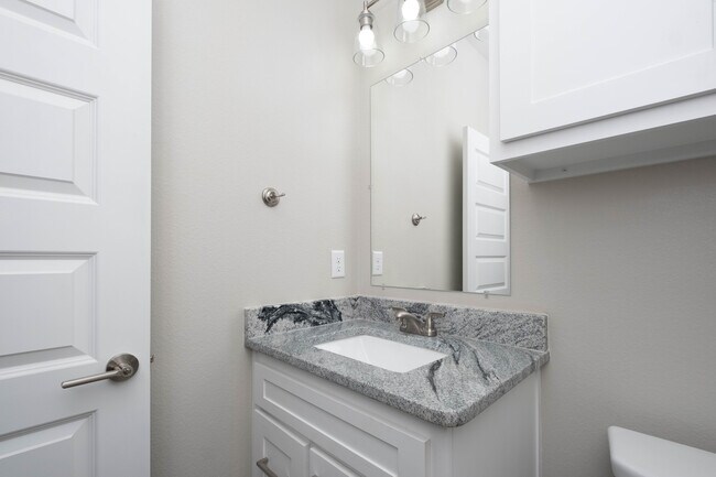 Building Photo - 1711 2nd Ave