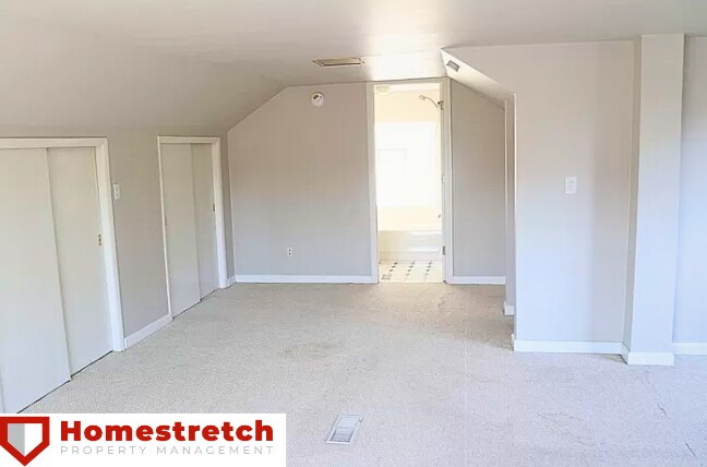 Building Photo - Move In Ready Three Bedroom Home Available!