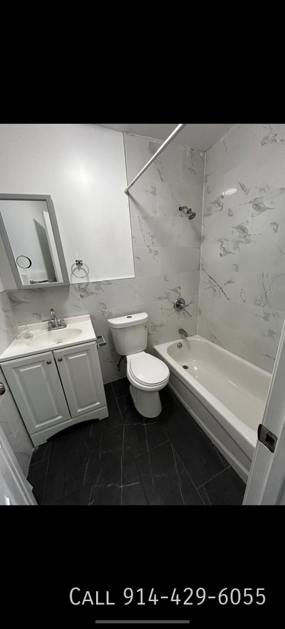 Building Photo - 139 School St