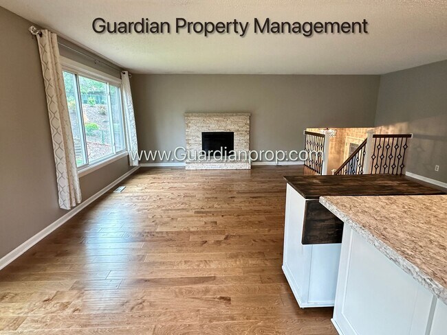 Building Photo - Eden Prairie Single Family Home, Fenced Yard, 2 Car Garage, Dishwasher W/D