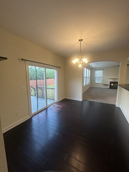 Building Photo - 402 Valley Spring Dr