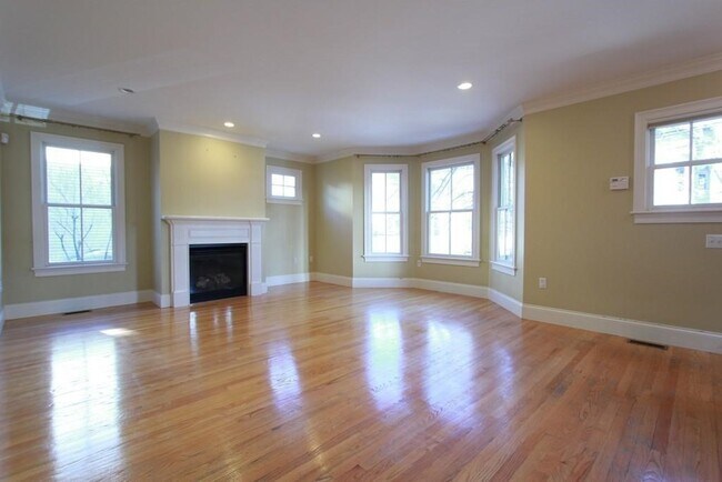 Building Photo - 49 Wyman St